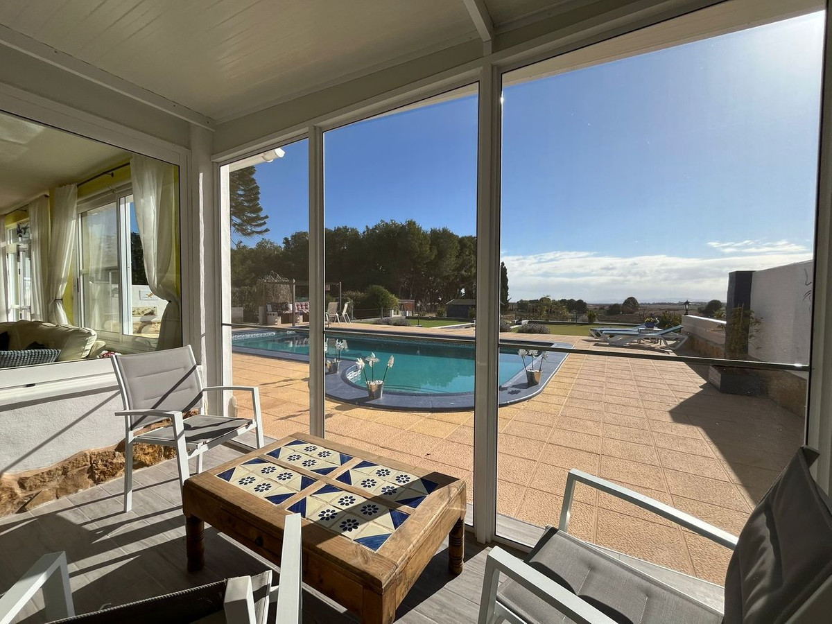 For sale - 6 Bedroom 3 Bathroom House - Detached Villa in Torre-Pacheco - La Torre Golf Resort  - Murcia