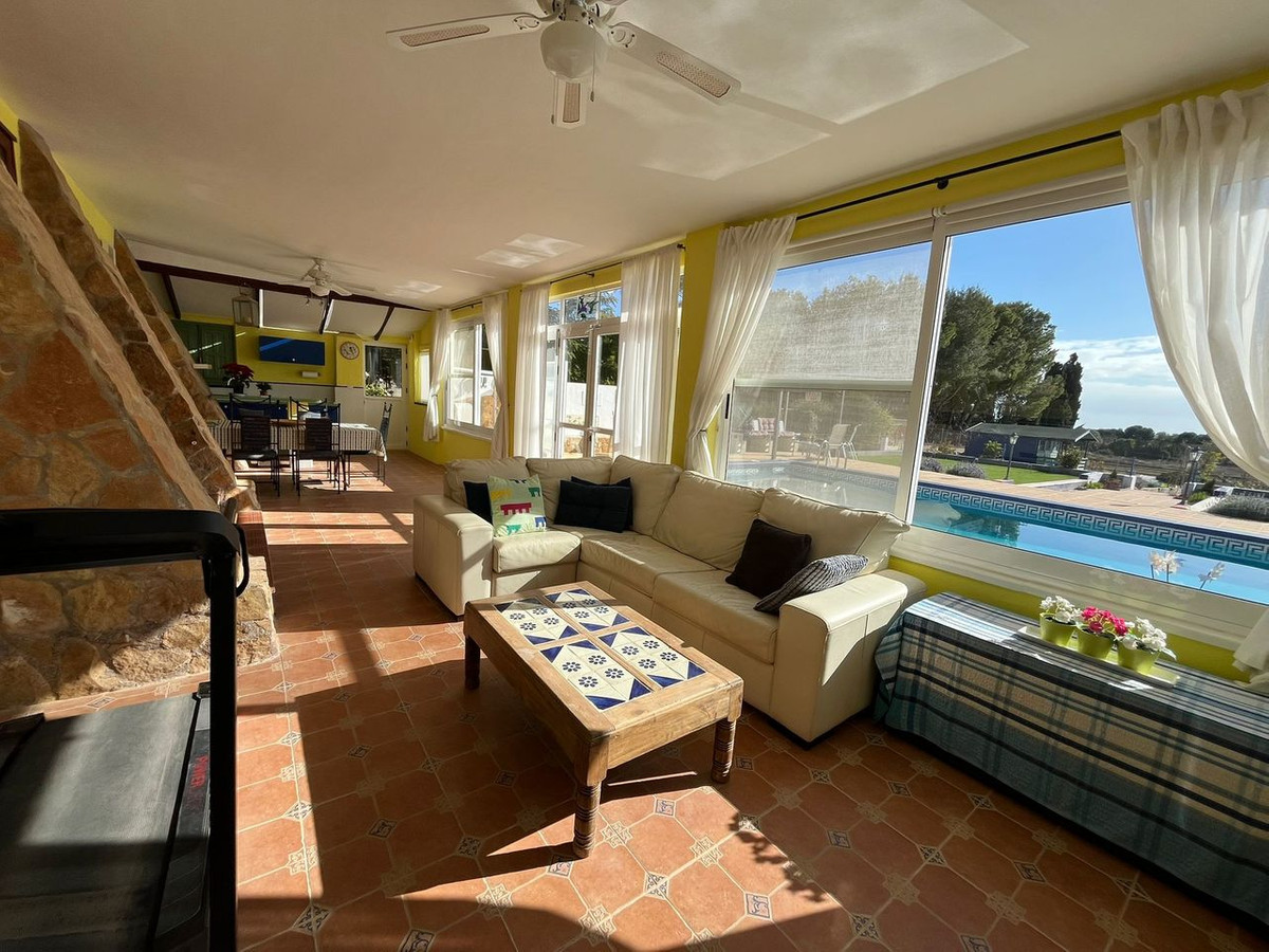 For sale - 6 Bedroom 3 Bathroom House - Detached Villa in Torre-Pacheco - La Torre Golf Resort  - Murcia