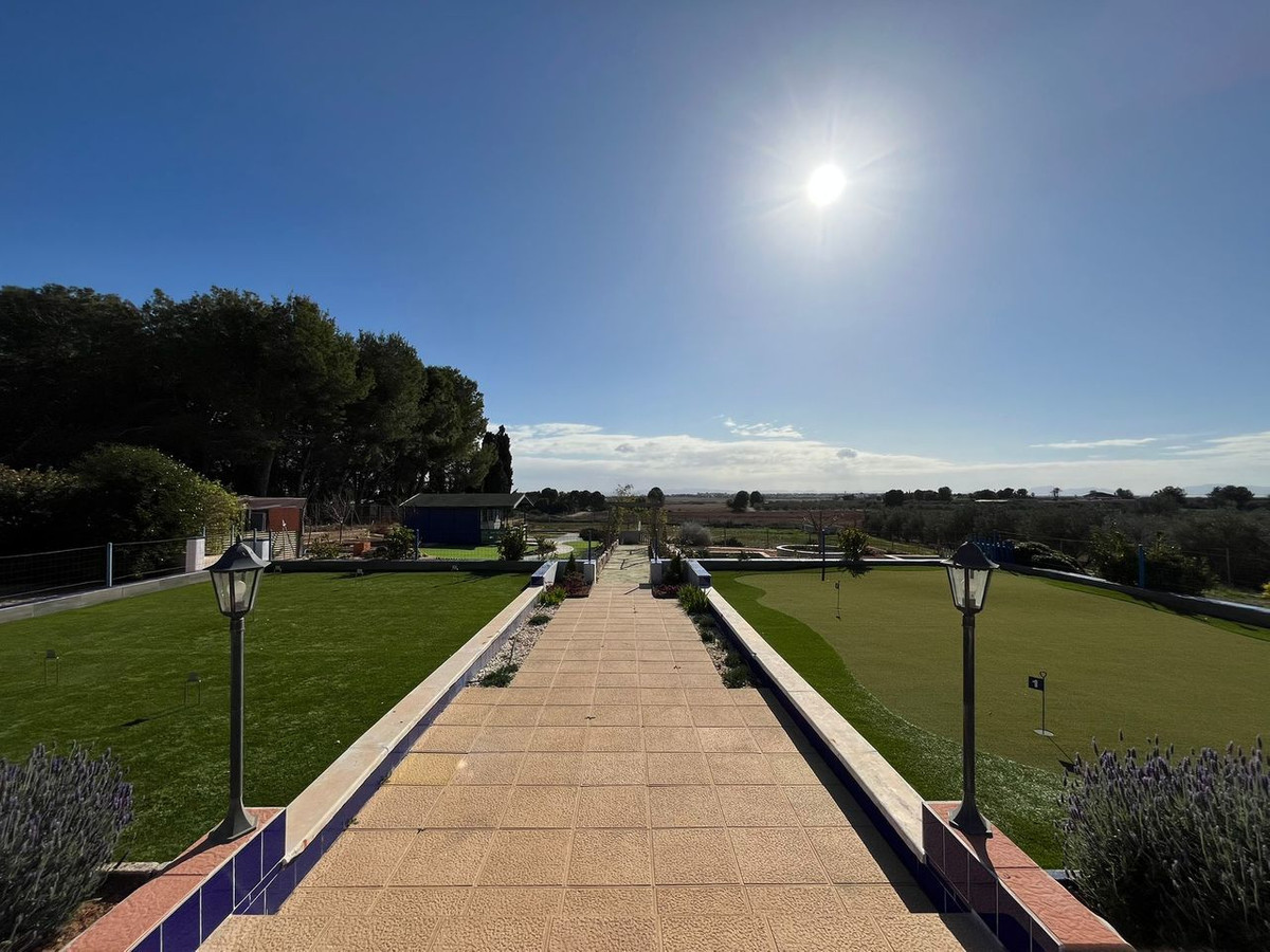 For sale - 6 Bedroom 3 Bathroom House - Detached Villa in Torre-Pacheco - La Torre Golf Resort  - Murcia