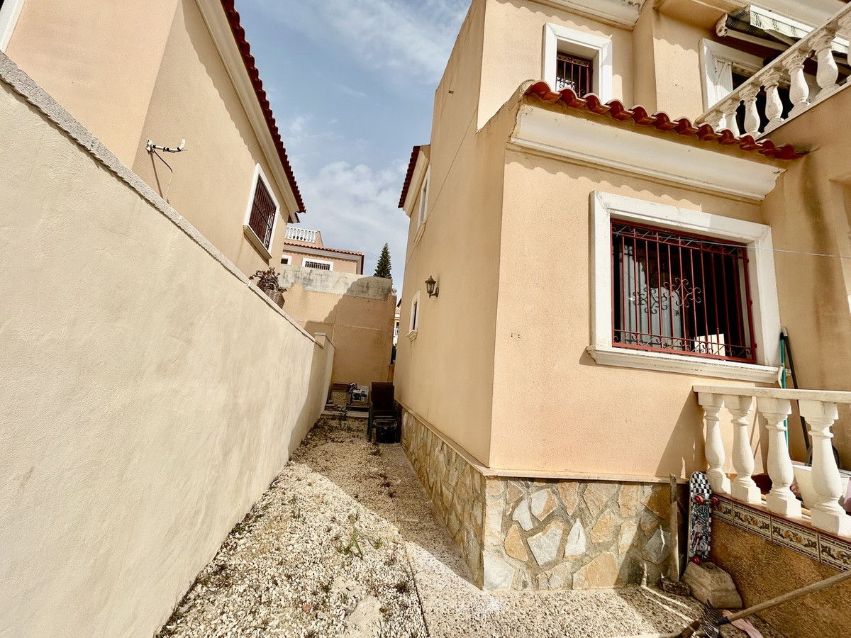 For sale - 2 Bedroom 2 Bathroom House - Detached Villa in Orihuela - Villamartin  - Alicante