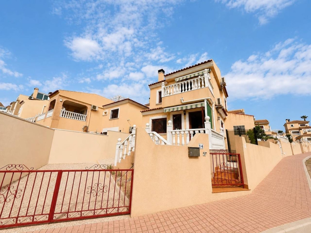 2 Bedroom 2 Bathroom House - Detached Villa in Orihuela