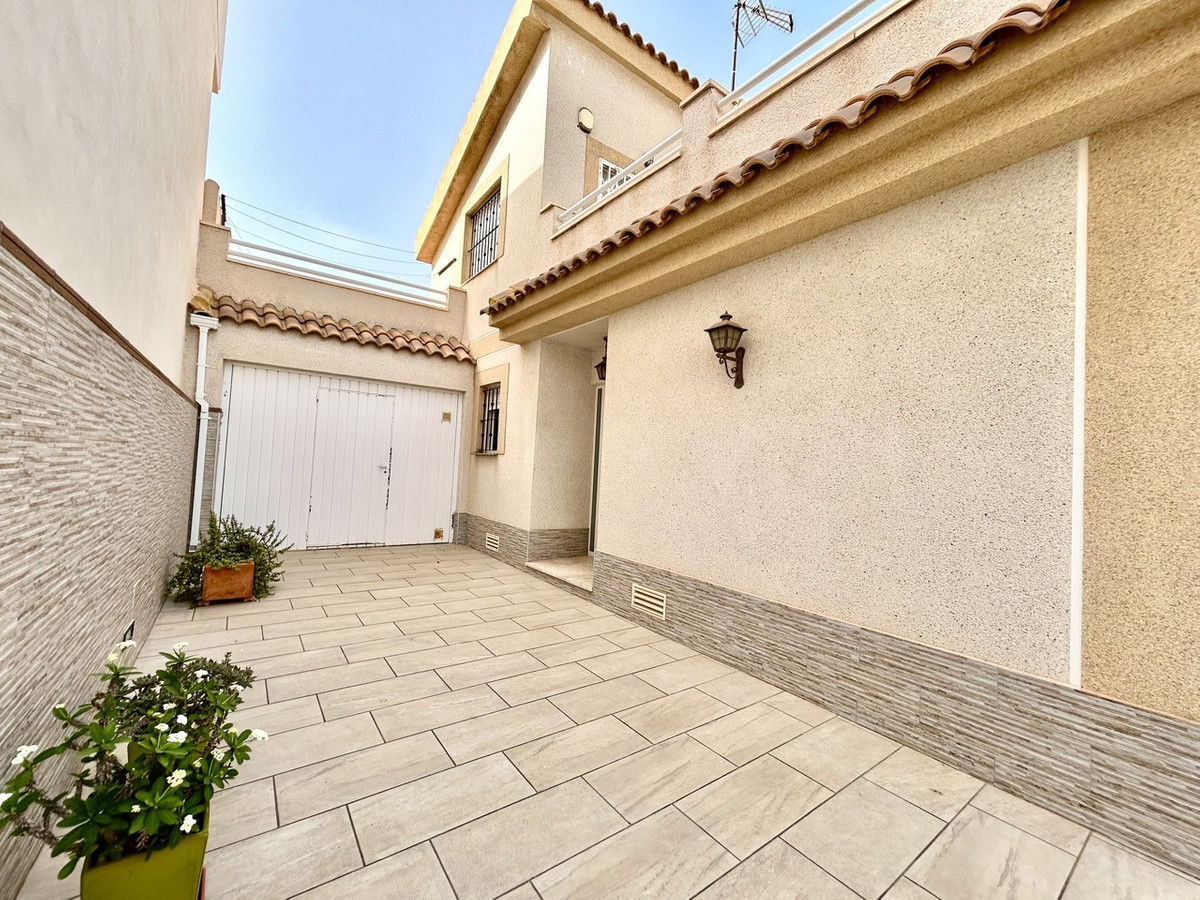 For sale - 3 Bedroom 3 Bathroom House - Townhouse in Pilar de la Horadada - Torre de la Horadada  - Alicante