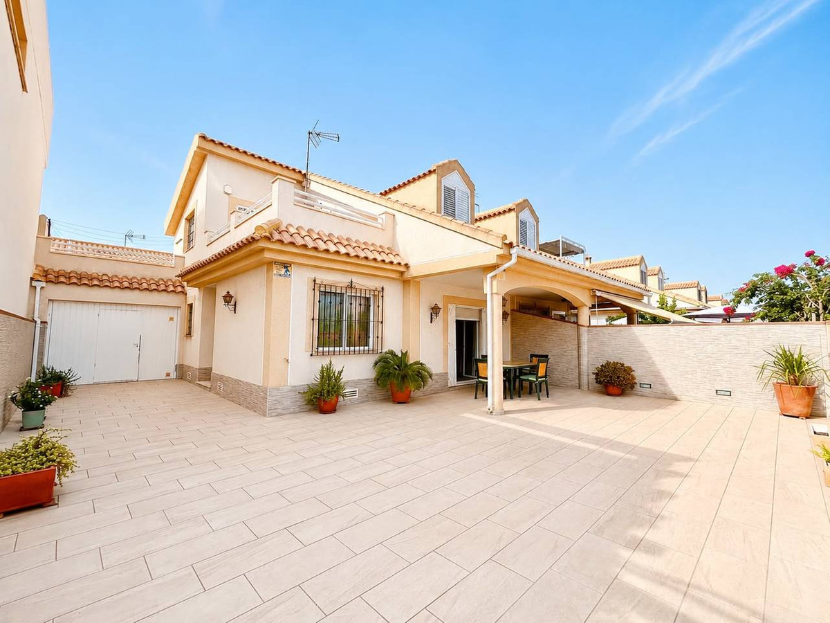 For sale - 3 Bedroom 3 Bathroom House - Townhouse in Pilar de la Horadada - Torre de la Horadada  - Alicante
