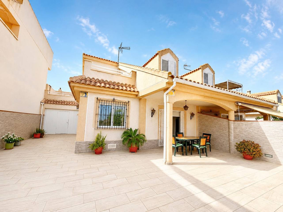 For sale - 3 Bedroom 3 Bathroom House - Townhouse in Pilar de la Horadada - Torre de la Horadada  - Alicante