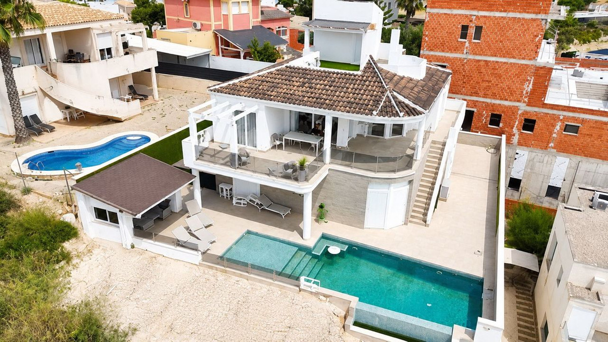 For sale - 4 Bedroom 5 Bathroom House - Detached Villa in Rojales - Ciudad Quesada  - Alicante