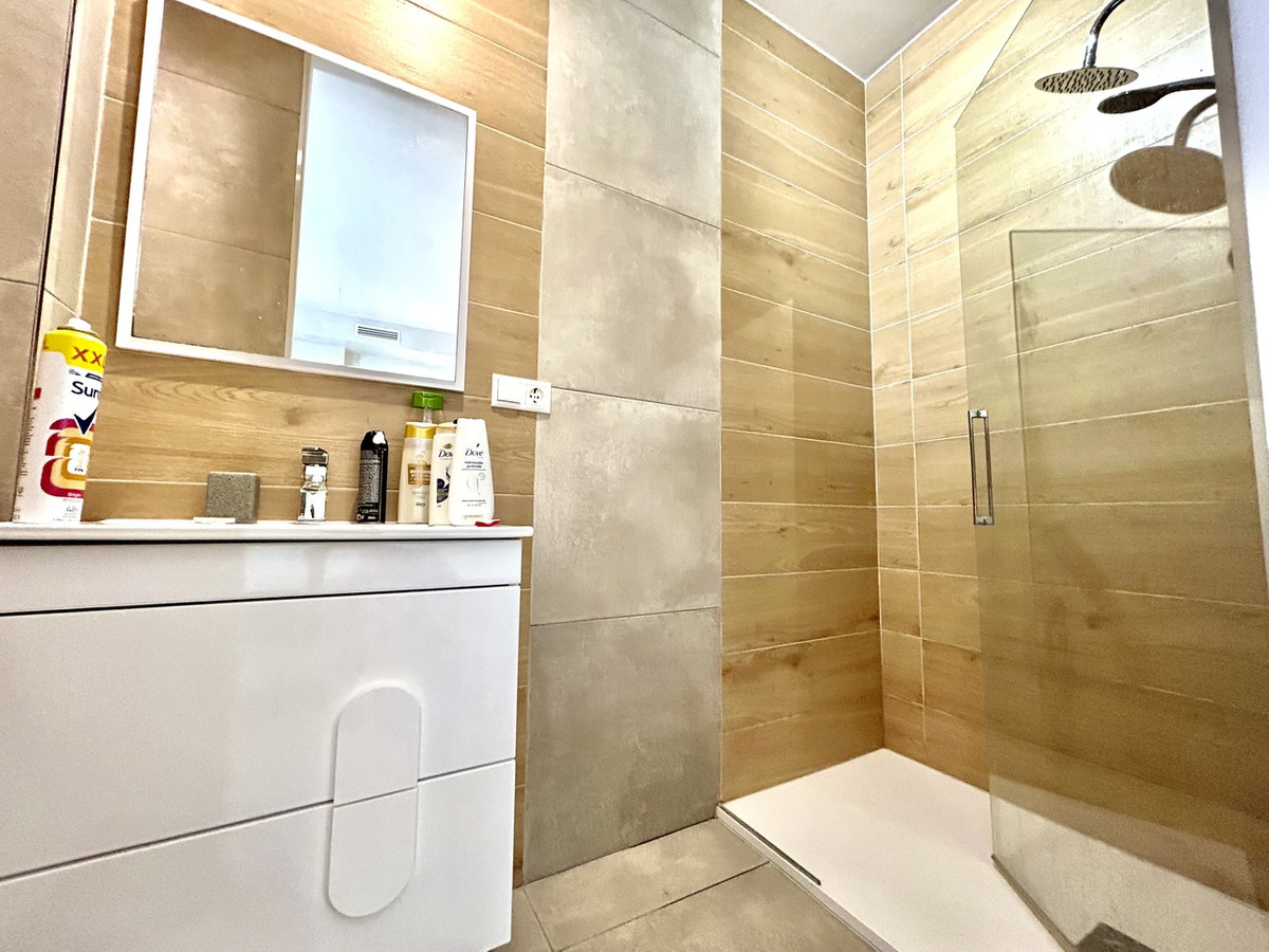 For sale - 4 Bedroom 5 Bathroom House - Detached Villa in Rojales - Ciudad Quesada  - Alicante