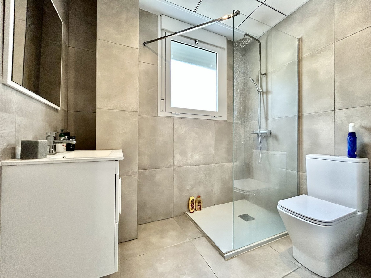 For sale - 4 Bedroom 5 Bathroom House - Detached Villa in Rojales - Ciudad Quesada  - Alicante