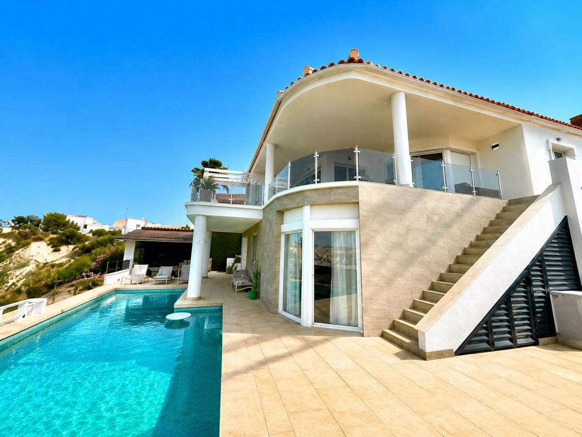 For sale - 4 Bedroom 5 Bathroom House - Detached Villa in Rojales - Ciudad Quesada  - Alicante