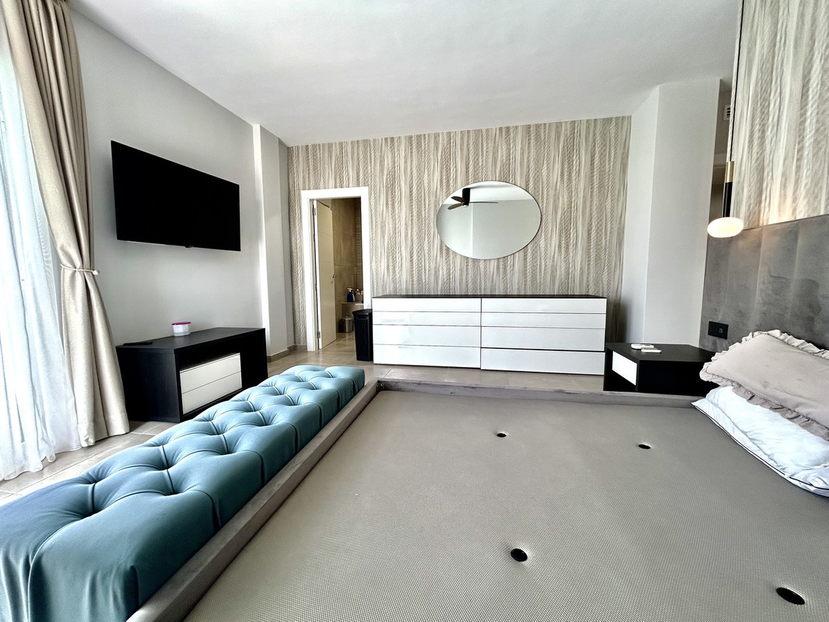 For sale - 4 Bedroom 5 Bathroom House - Detached Villa in Rojales - Ciudad Quesada  - Alicante