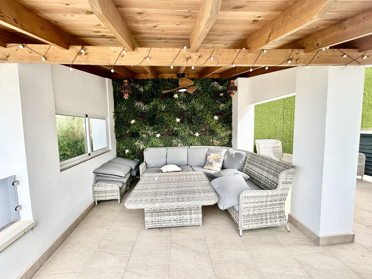 For sale - 4 Bedroom 5 Bathroom House - Detached Villa in Rojales - Ciudad Quesada  - Alicante