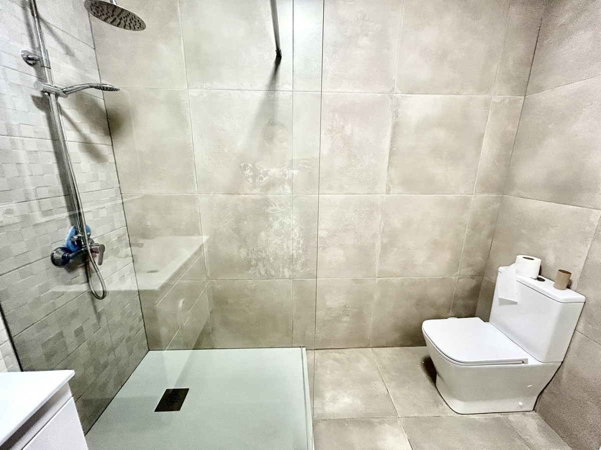 For sale - 4 Bedroom 5 Bathroom House - Detached Villa in Rojales - Ciudad Quesada  - Alicante