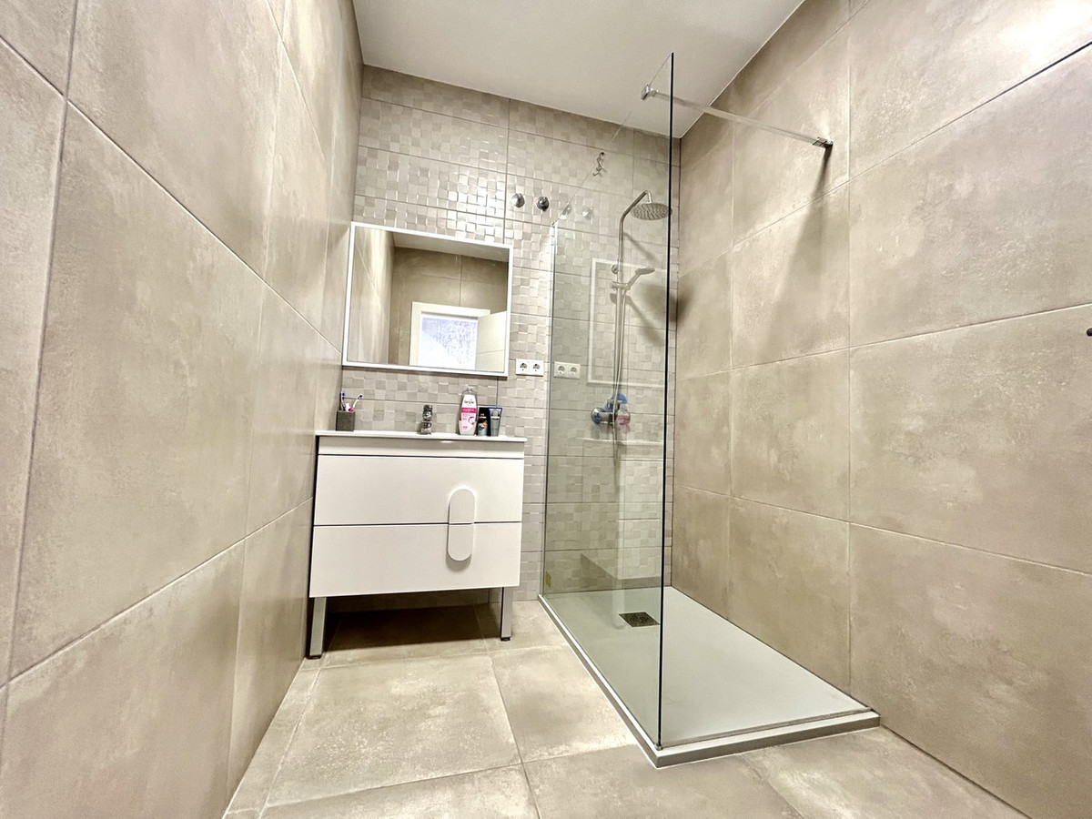 For sale - 4 Bedroom 5 Bathroom House - Detached Villa in Rojales - Ciudad Quesada  - Alicante