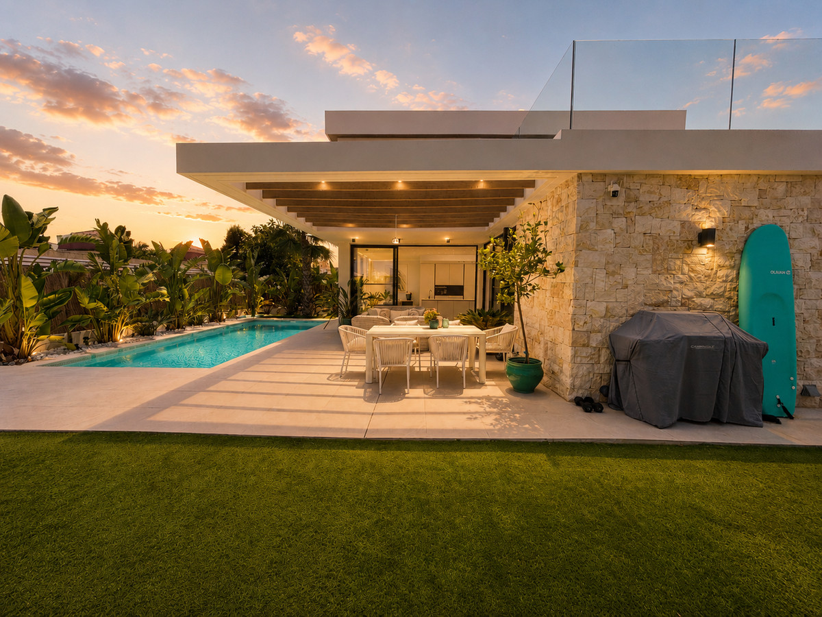 For sale - 3 Bedroom 3 Bathroom House - Detached Villa in Orihuela - Cabo Roig  - Alicante