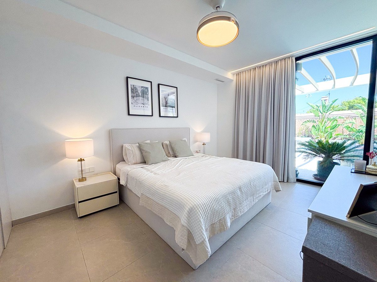 For sale - 3 Bedroom 3 Bathroom House - Detached Villa in Orihuela - Cabo Roig  - Alicante