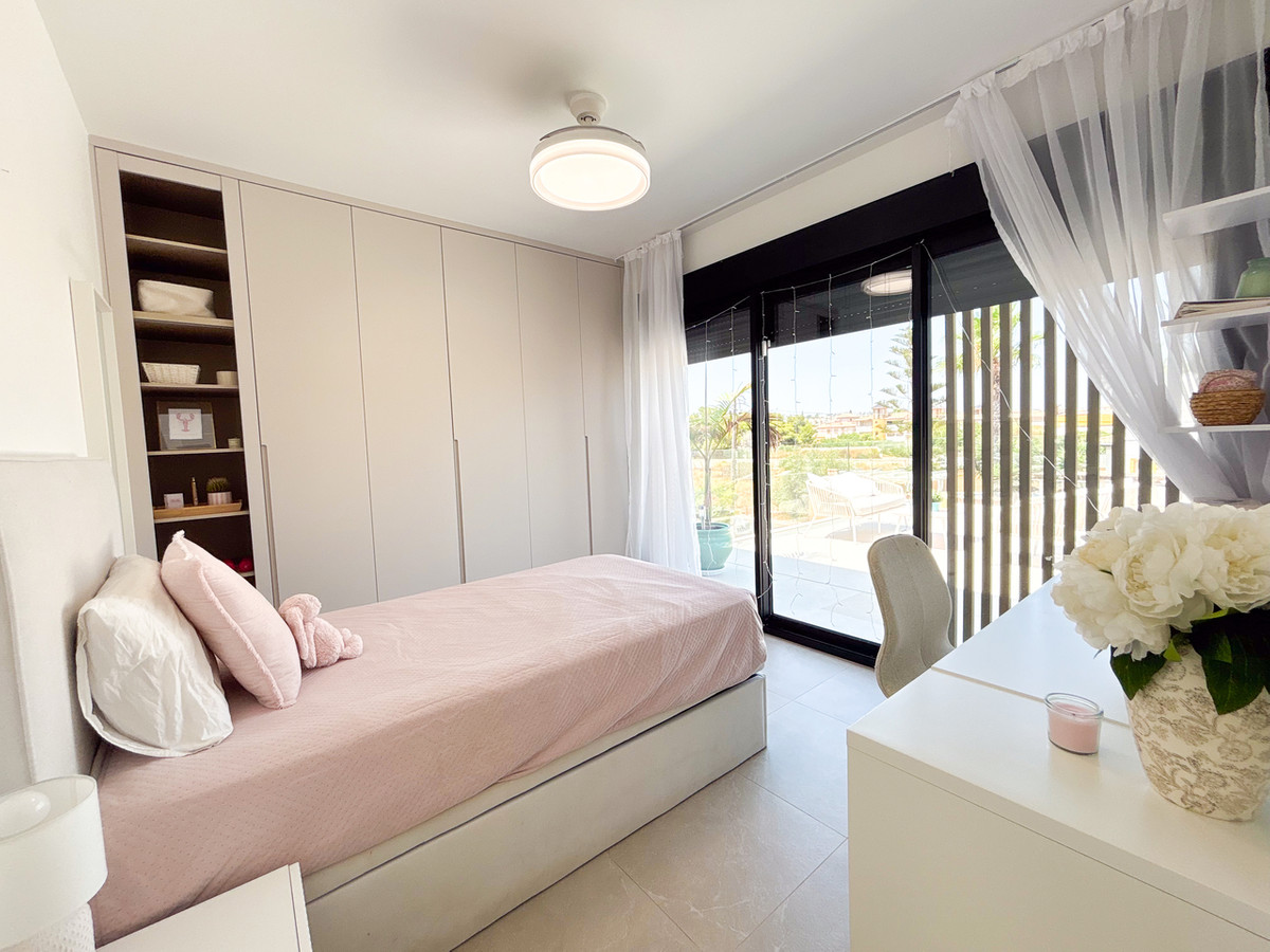 For sale - 3 Bedroom 3 Bathroom House - Detached Villa in Orihuela - Cabo Roig  - Alicante