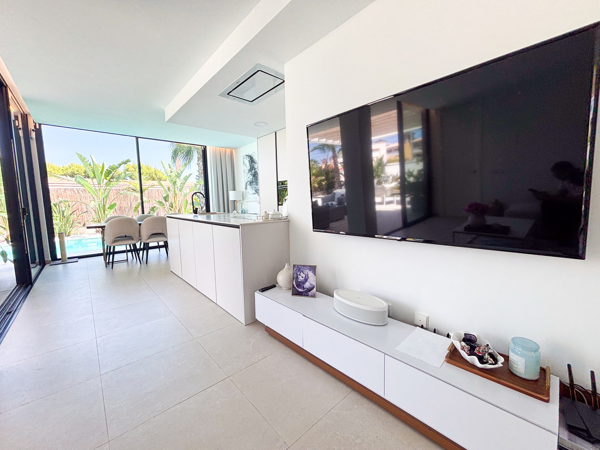 For sale - 3 Bedroom 3 Bathroom House - Detached Villa in Orihuela - Cabo Roig  - Alicante
