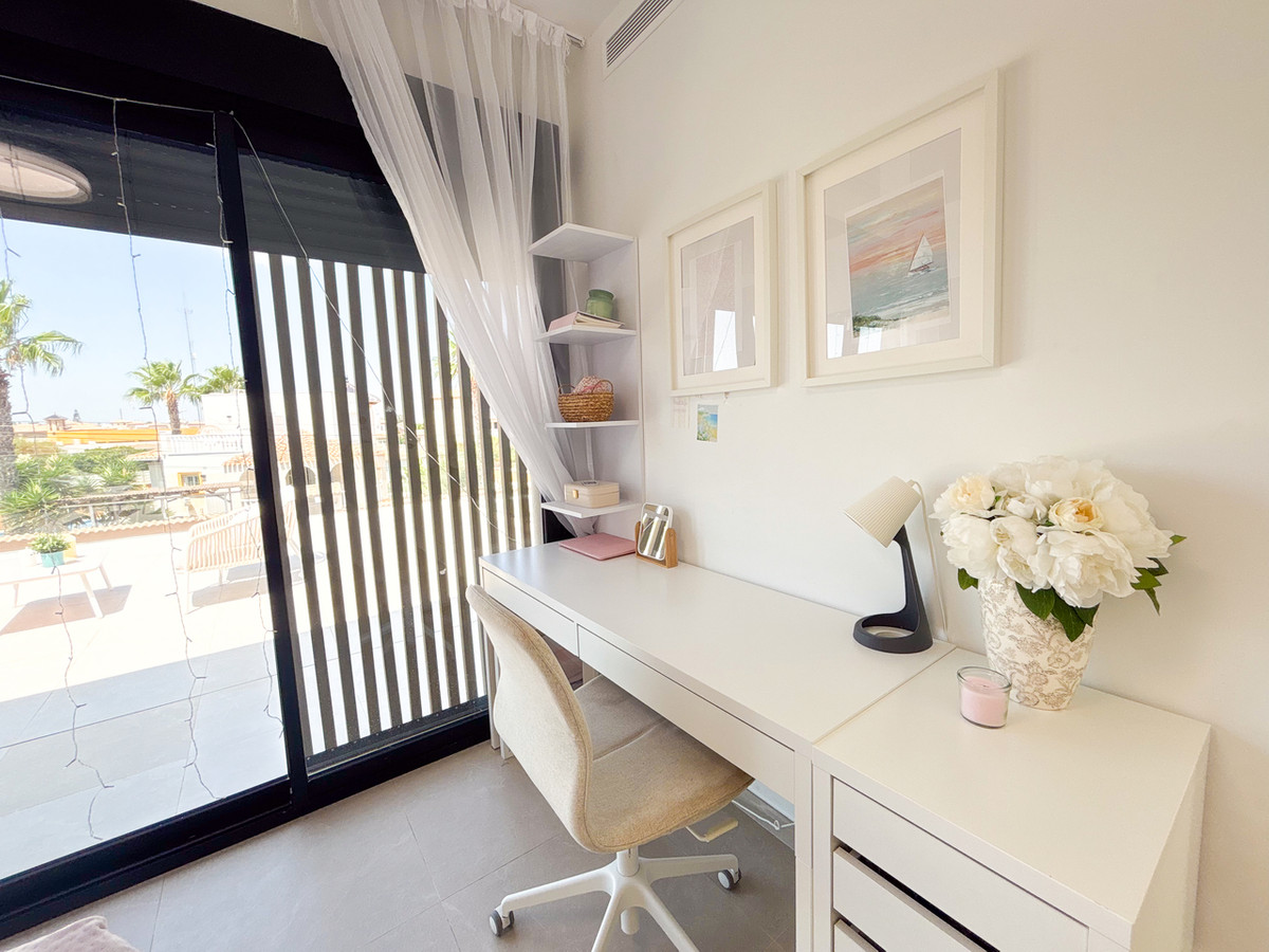 For sale - 3 Bedroom 3 Bathroom House - Detached Villa in Orihuela - Cabo Roig  - Alicante