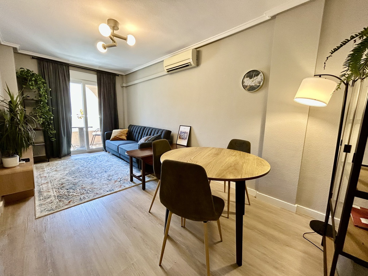 For sale - 1 Bedroom 1 Bathroom Apartment - Middle Floor Apartment in Torrevieja - Torrevieja Centro  - Alicante