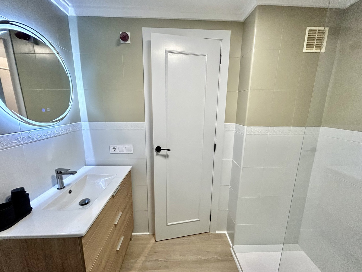 For sale - 1 Bedroom 1 Bathroom Apartment - Middle Floor Apartment in Torrevieja - Torrevieja Centro  - Alicante