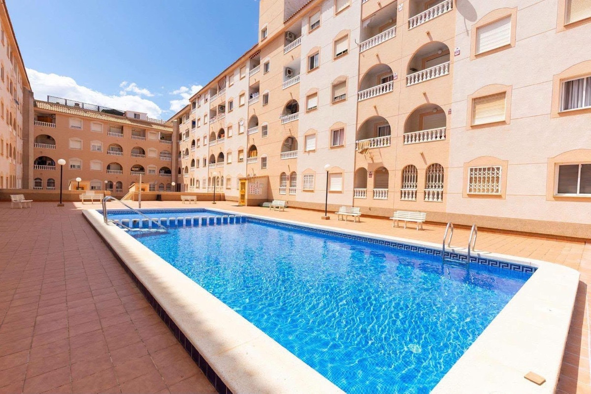For sale - 1 Bedroom 1 Bathroom Apartment - Middle Floor Apartment in Torrevieja - Torrevieja Centro  - Alicante