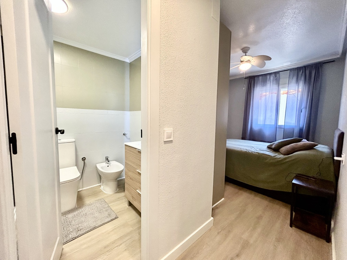 For sale - 1 Bedroom 1 Bathroom Apartment - Middle Floor Apartment in Torrevieja - Torrevieja Centro  - Alicante