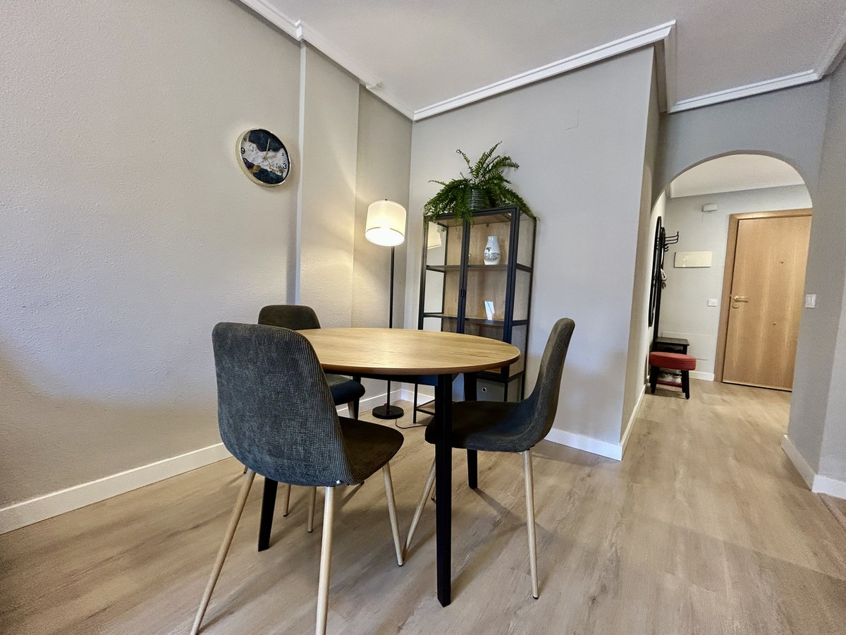 For sale - 1 Bedroom 1 Bathroom Apartment - Middle Floor Apartment in Torrevieja - Torrevieja Centro  - Alicante