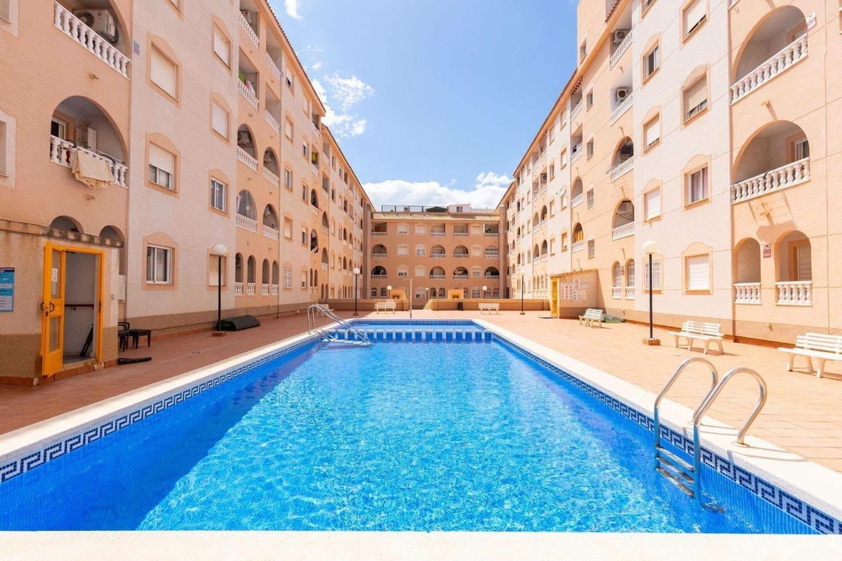 For sale - 1 Bedroom 1 Bathroom Apartment - Middle Floor Apartment in Torrevieja - Torrevieja Centro  - Alicante