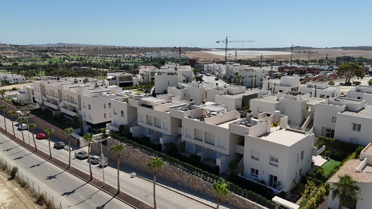 For sale - 3 Bedroom 2 Bathroom Apartment - Ground Floor Apartment in Algorfa - La Finca Golf  - Alicante