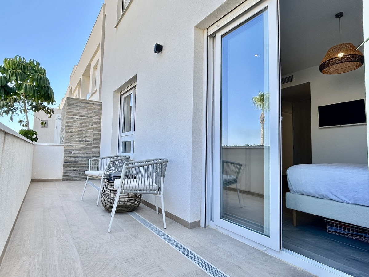 For sale - 3 Bedroom 2 Bathroom Apartment - Ground Floor Apartment in Algorfa - La Finca Golf  - Alicante