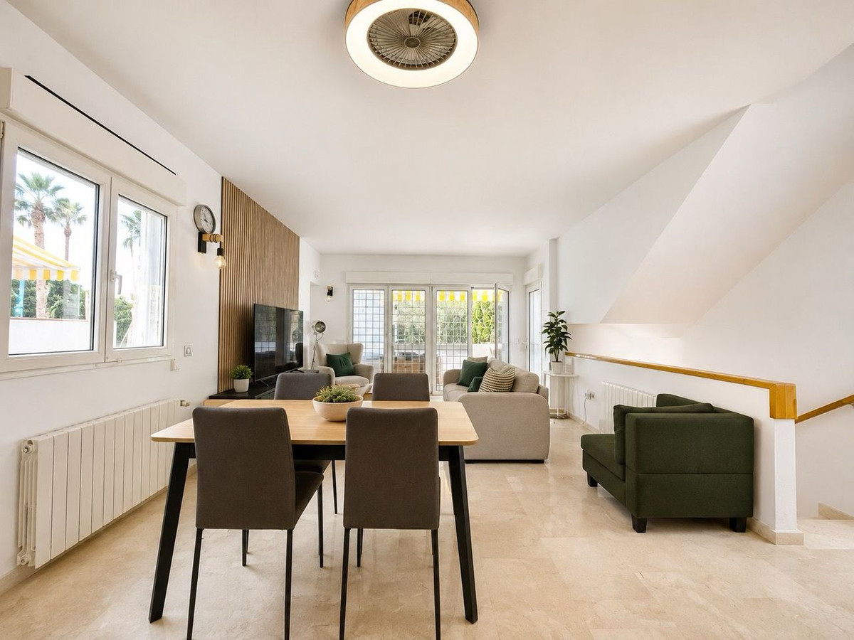 For sale - 3 Bedroom 3 Bathroom House - Detached Villa in Orihuela - Villamartin  - Alicante