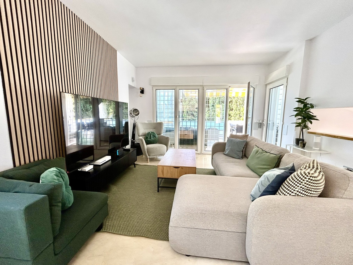 For sale - 3 Bedroom 3 Bathroom House - Detached Villa in Orihuela - Villamartin  - Alicante