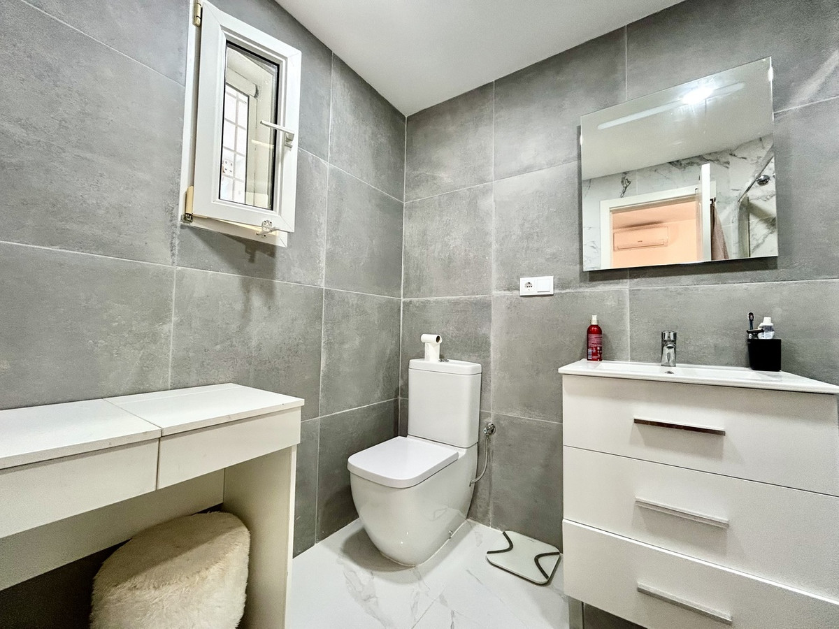 For sale - 3 Bedroom 3 Bathroom House - Detached Villa in Orihuela - Villamartin  - Alicante