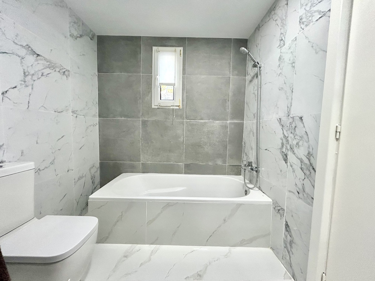 For sale - 3 Bedroom 3 Bathroom House - Detached Villa in Orihuela - Villamartin  - Alicante