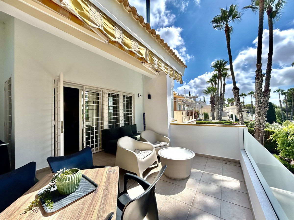 For sale - 3 Bedroom 3 Bathroom House - Detached Villa in Orihuela - Villamartin  - Alicante