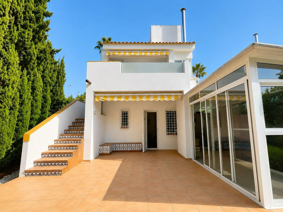 For sale - 3 Bedroom 3 Bathroom House - Detached Villa in Orihuela - Villamartin  - Alicante