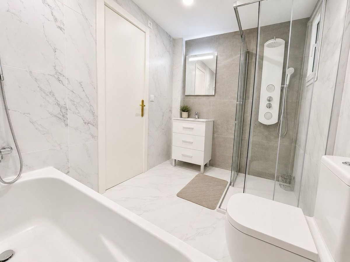 For sale - 3 Bedroom 3 Bathroom House - Detached Villa in Orihuela - Villamartin  - Alicante