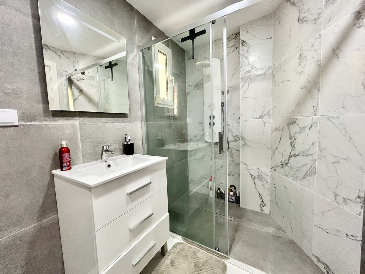 For sale - 3 Bedroom 3 Bathroom House - Detached Villa in Orihuela - Villamartin  - Alicante
