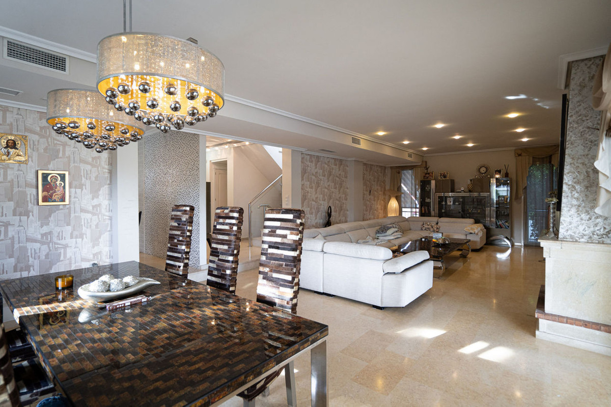 For sale - 5 Bedroom 5 Bathroom House - Detached Villa in Torrevieja - La Mata  - Alicante