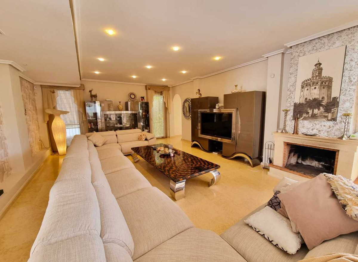 For sale - 5 Bedroom 5 Bathroom House - Detached Villa in Torrevieja - La Mata  - Alicante