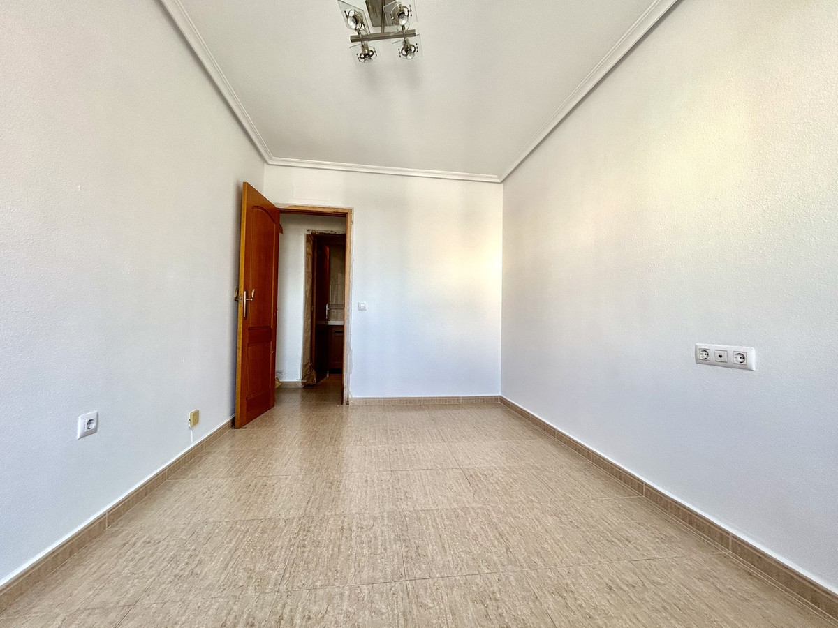 For sale - 2 Bedroom 2 Bathroom Apartment - Middle Floor Apartment in Torrevieja - Torrevieja Centro  - Alicante