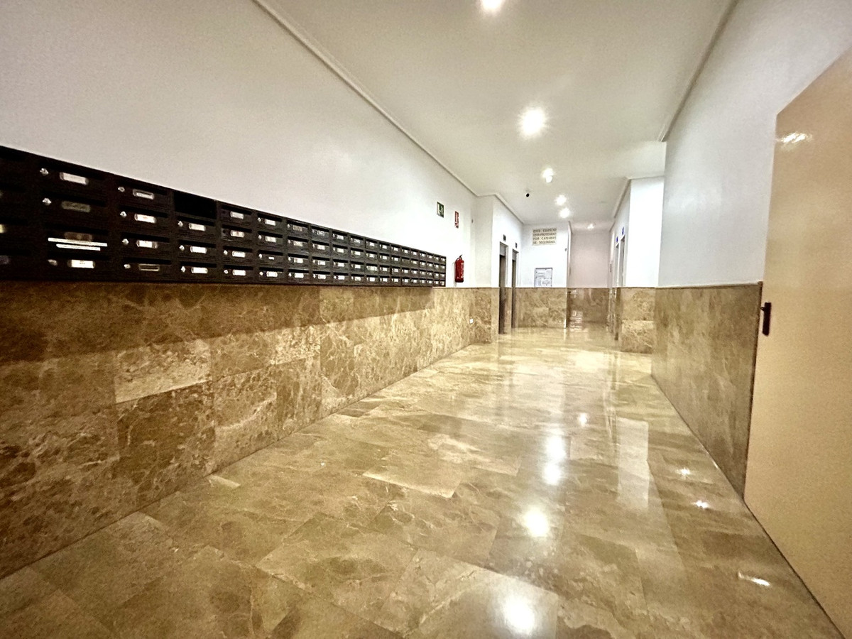 For sale - 2 Bedroom 2 Bathroom Apartment - Middle Floor Apartment in Torrevieja - Torrevieja Centro  - Alicante