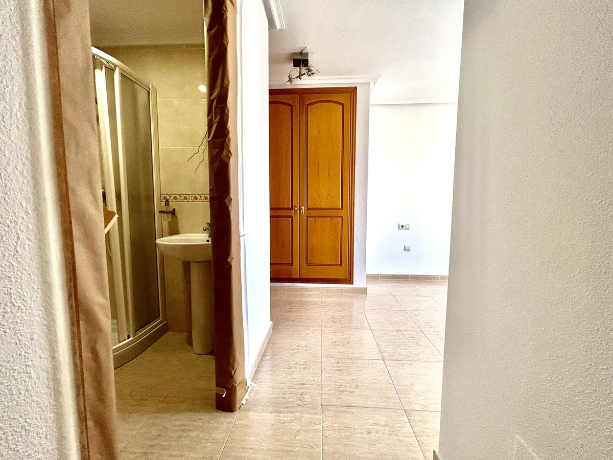 For sale - 2 Bedroom 2 Bathroom Apartment - Middle Floor Apartment in Torrevieja - Torrevieja Centro  - Alicante