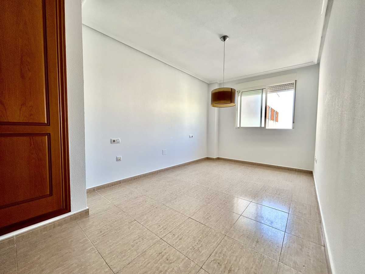 For sale - 2 Bedroom 2 Bathroom Apartment - Middle Floor Apartment in Torrevieja - Torrevieja Centro  - Alicante