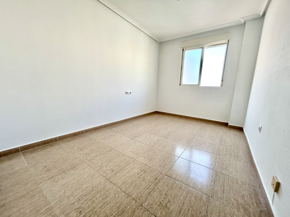 For sale - 2 Bedroom 2 Bathroom Apartment - Middle Floor Apartment in Torrevieja - Torrevieja Centro  - Alicante