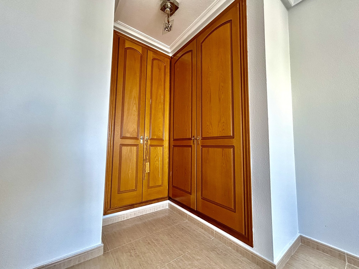 For sale - 2 Bedroom 2 Bathroom Apartment - Middle Floor Apartment in Torrevieja - Torrevieja Centro  - Alicante