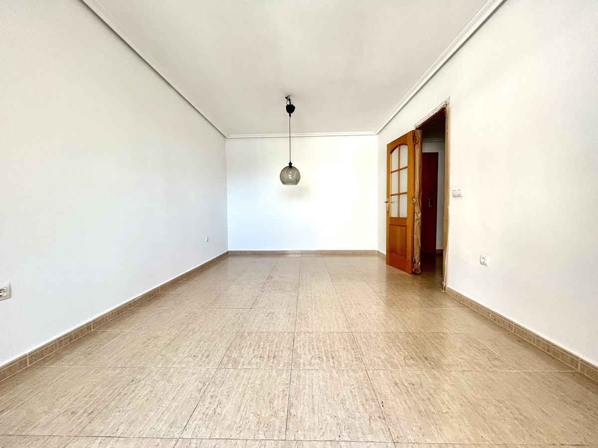 For sale - 2 Bedroom 2 Bathroom Apartment - Middle Floor Apartment in Torrevieja - Torrevieja Centro  - Alicante