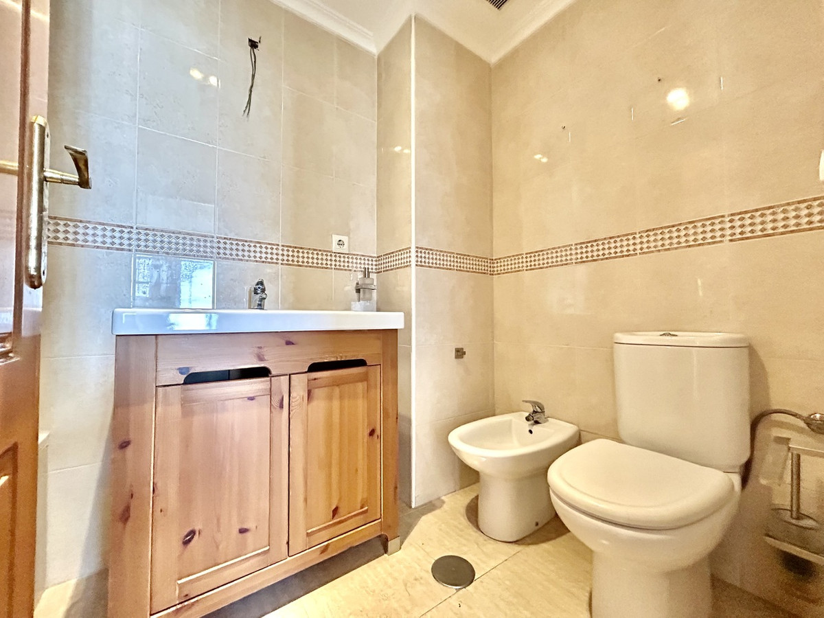 For sale - 2 Bedroom 2 Bathroom Apartment - Middle Floor Apartment in Torrevieja - Torrevieja Centro  - Alicante