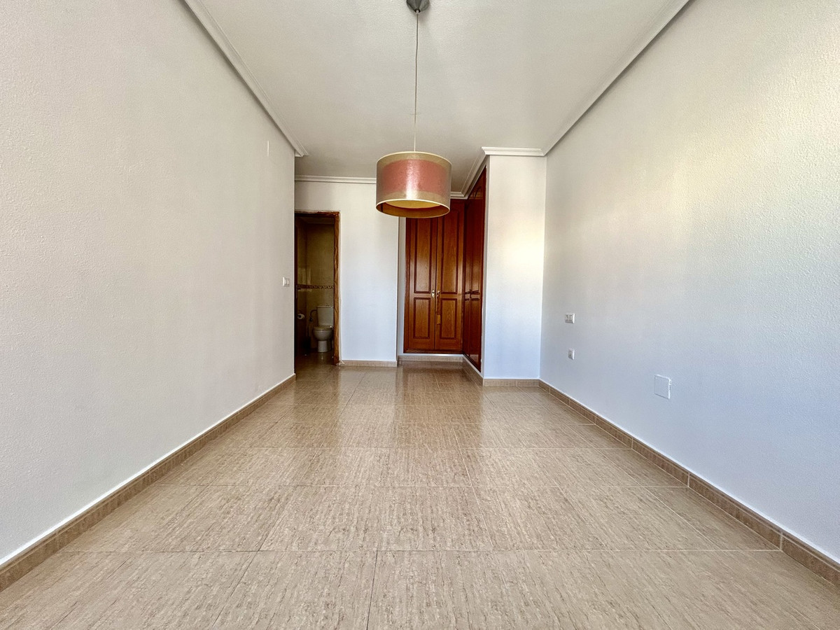 For sale - 2 Bedroom 2 Bathroom Apartment - Middle Floor Apartment in Torrevieja - Torrevieja Centro  - Alicante