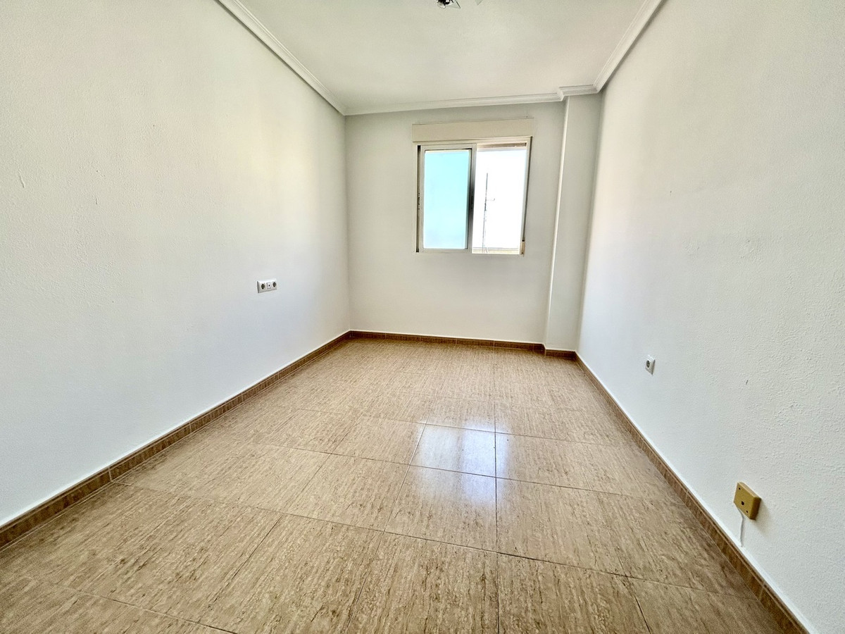 For sale - 2 Bedroom 2 Bathroom Apartment - Middle Floor Apartment in Torrevieja - Torrevieja Centro  - Alicante