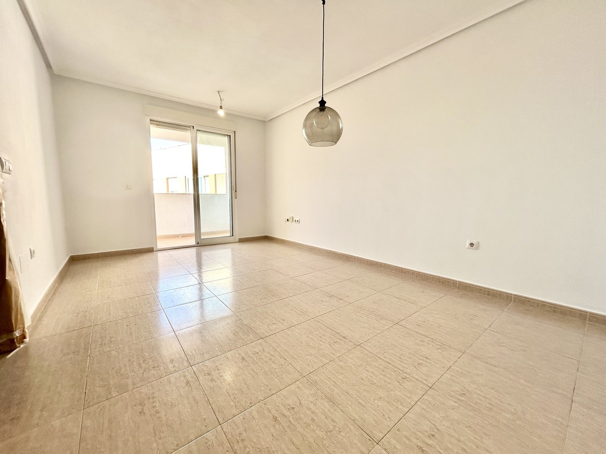 For sale - 2 Bedroom 2 Bathroom Apartment - Middle Floor Apartment in Torrevieja - Torrevieja Centro  - Alicante